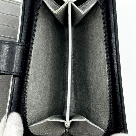 Chanel Camellia Compact Black Bi-fold wallet - Picture 11 of 11